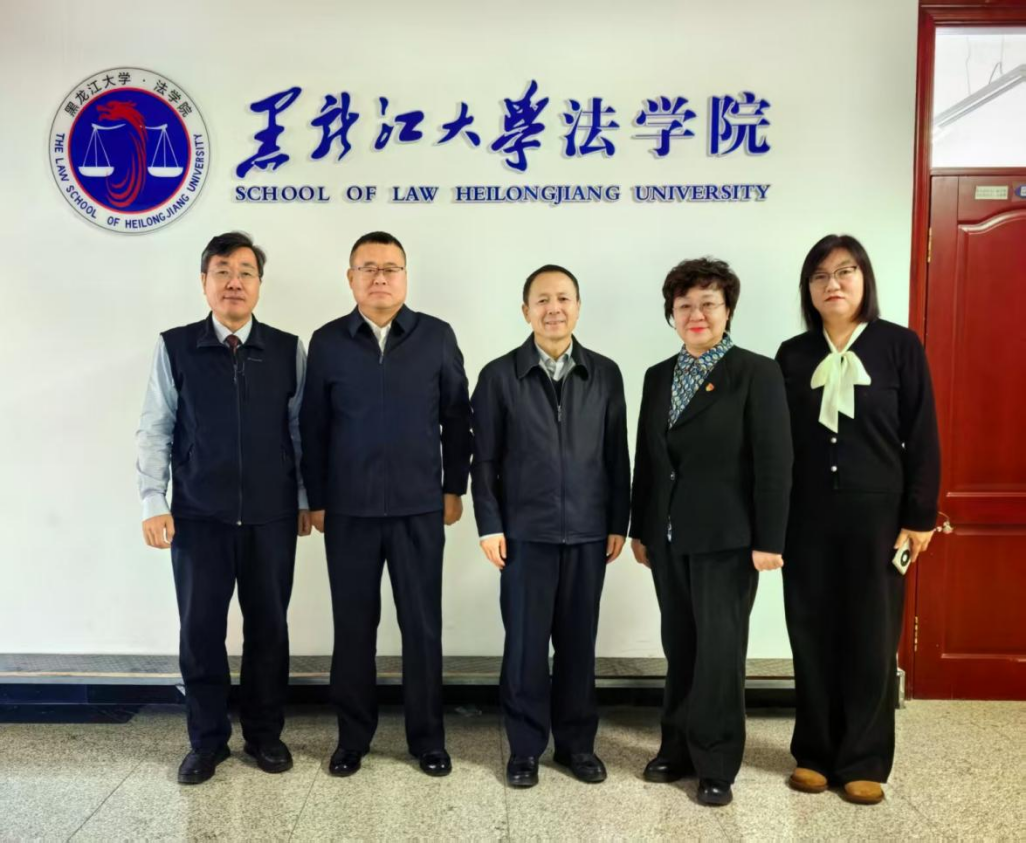 耽美漫画
与省监狱工作协会开展合作调研座谈